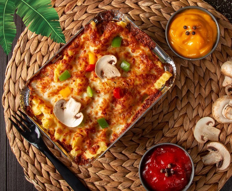 سیب زمینی سرخ شده با قارچ و پنیر و سس چدار