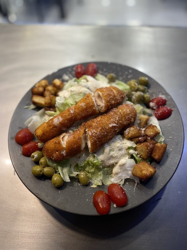 سالاد سزار با فیله سوخاری