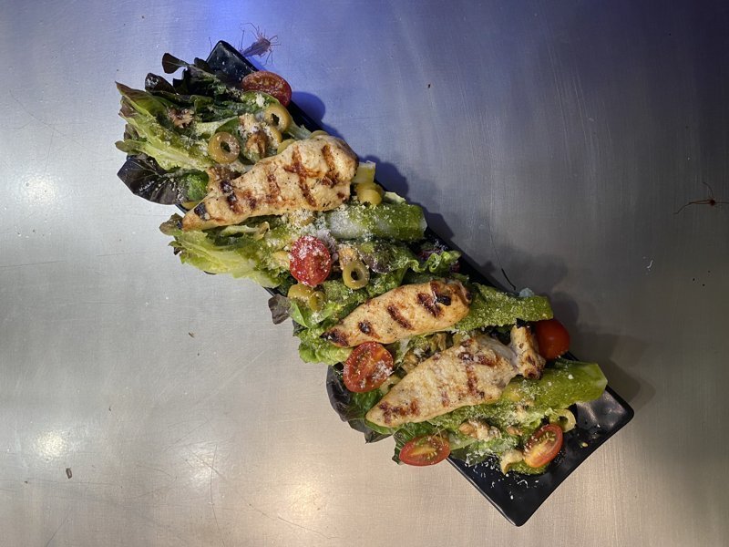 سالاد لیتل جم با فیله مرغ گریل